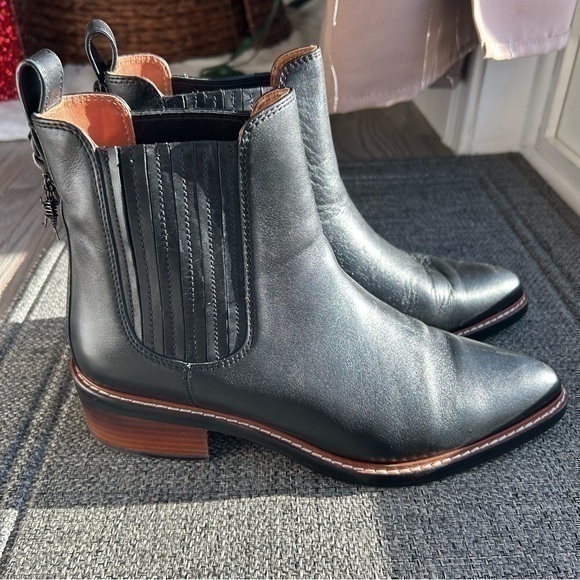 💋Coach black leather Chelsea ankle booties boots 👢 10 worn 5x Like New